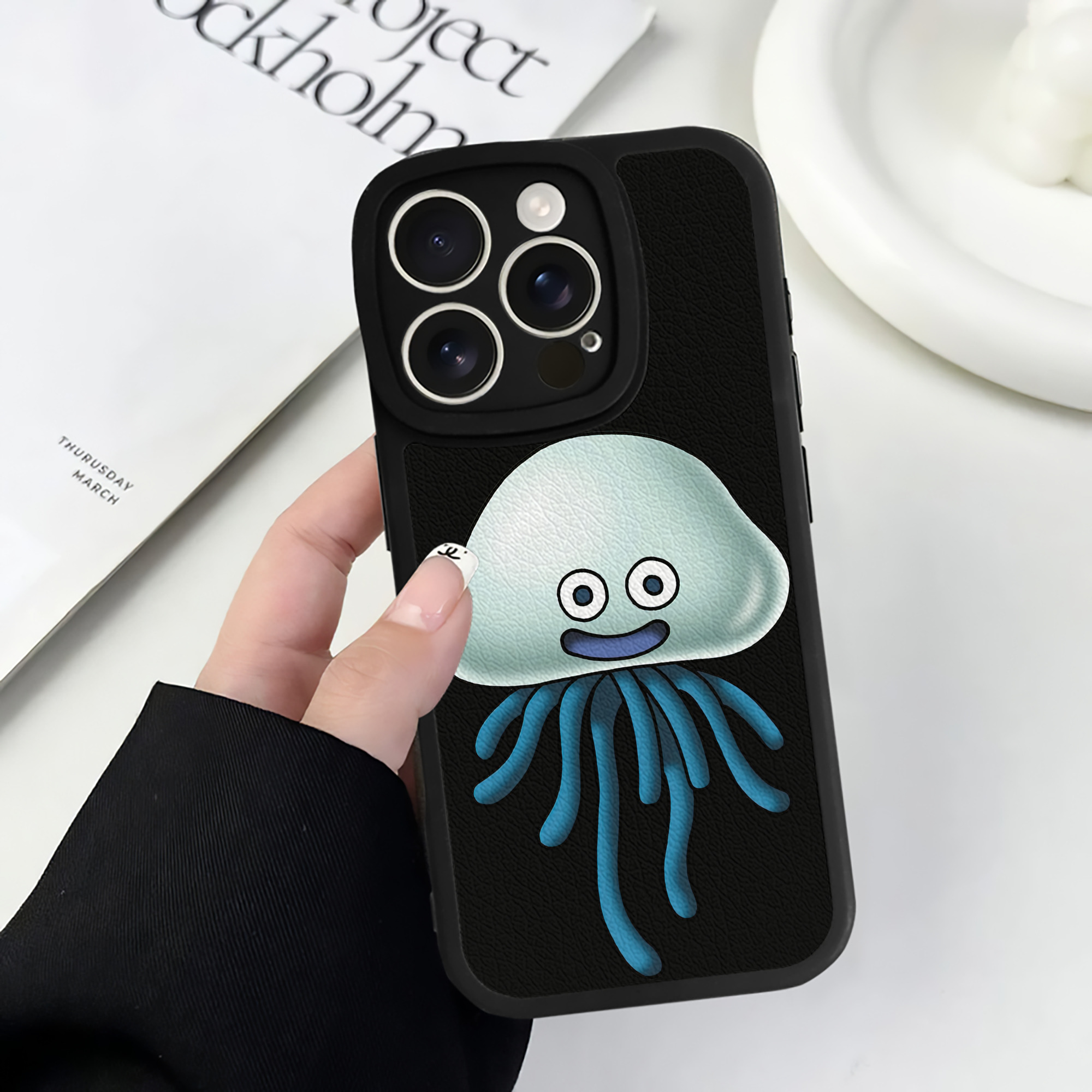 （画像用） ドラゴンクエスト Doragon Kuesuto Dragon Quest 【iPhone 16シリーズ対応】シリコンスマホケース（レザー調） 材質：シリコン